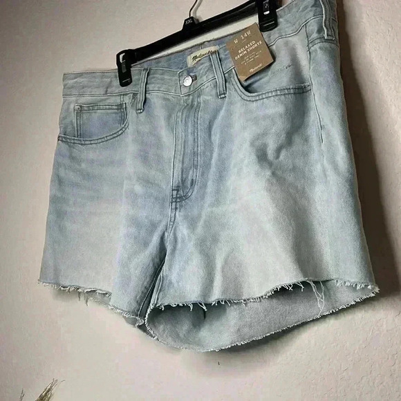 MADEWELL - MID RISE , RELAXED
DENIM SHORTS SIZE 14W - Picture 5 of 13
